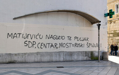 Grafit na zgradi u Marmontovoj ulici u Splitu - 1
