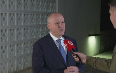 Branko Bačić, potpredsjednik HDZ-a i Ivan Kaštelan, reporter Dnevnika Nove TV