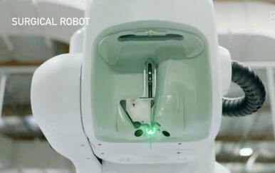 Neuralinkov kirurški robot