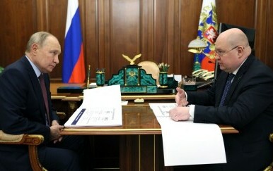 Ruski predsjednik Vladimir Putin i savastopoljski upravitelj Mikhail Razvožajev