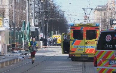 Mannheim nakon što je vozač automobilom naletio na gomilu - 5