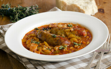 Jede se cijeli tjedan: Prefino varivo od graha i mesa koje Francuzi kuhaju ponedjeljkom