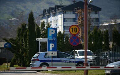 Policijske snage MUP-a RS-a u blizini zgrade SIPA-e