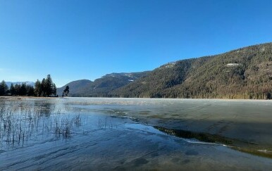 Zaleđeno jezero