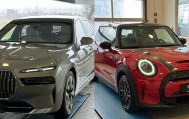 BMW i7 xDrive 60 i MINI Cooper SE