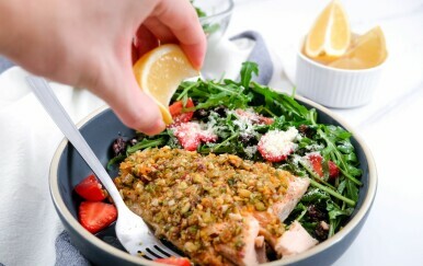 Losos u korici od pistacije