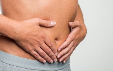 Simptomi raka debelog crijeva kod žena: Ako primijetite ovu promjenu, odmah reagirajte!