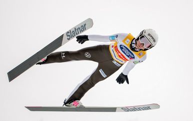 Spektakularni Domen Prevc poletio 245,5 metara i postavio novi rekord skakaonice u Kulmu!