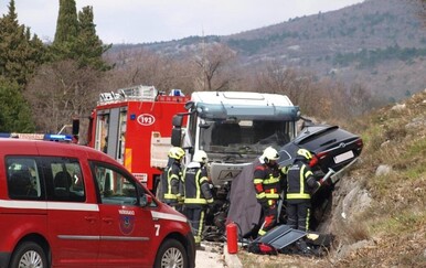 FOTO Vozač poginuo u sudaru aviona i kamiona kod Crikvenica