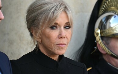 Brigitte Macron propustila modnu reviju zbog hitne operacije: Iz Elizejske palače javila se putem FaceTimea