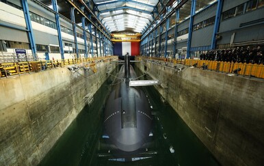 Macron kaže da će Francuska povećati nuklearni arsenal