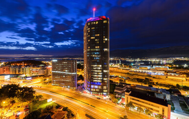 Jedna osoba s padobranom skočila s Dalmatia Towera