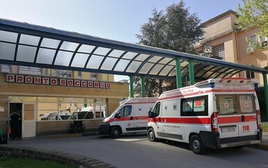 Petero umrlo u vozilu hitne pomoći, djelatnik Crvenog križa pod istragom