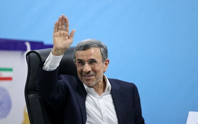 Bivši iranski predsjednik Ahmadinedžad živ je unatoč ranijim tvrdnjama o njegovoj smrti.