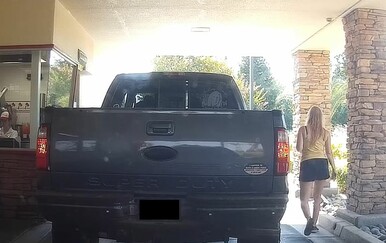 Kakav bezobrazluk! Vozač potezom šokirao promatrače, a to je bio samo početak