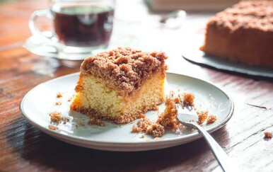 Recept za kolač od grčkog jogurta s posipom