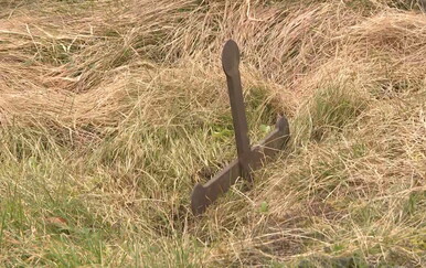 S pravoslavnih groblja uklonjeno gotovo 80 križeva