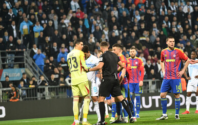UŽIVO RIJEKA - HAJDUK: Kolarić dosudio pa poništio kazneni udarac, Pukštas tresao gredu