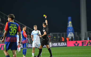 VIDEO Kolarić svirao penal za Rijeku, a onda se javio VAR: Bilo je i naguravanja