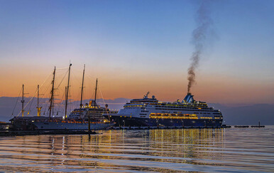 Tisuće putnika ostalo zaglavljeno na kruzerima u Dubaiju