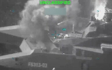 FOTO i VIDEO Amerikanci objavili i snimku potapanja najmodernije iranske korvete neobičnog dizajna