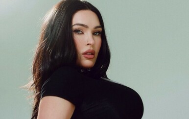 Megan Fox oduševila je fanove provokativnim fotografijama u crnom topu