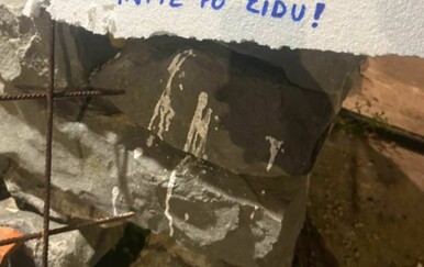 Ovako urnebesni natpis može osvanuti samo u Dalmaciji! Sve zbog mrlja na zidu