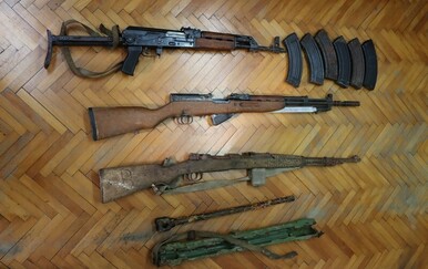 Zadarska policija pretragom doma otkrila hrpu oružja