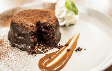 Tako jednostavno, a tako wow: Lava kolači s čokoladom i maslacem od kikirikija