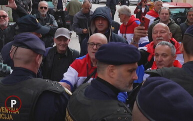 Provjereno istražuje: Kako ekstremne skupine nekažnjeno prosvjeduju pred privatnim domovima novinara i političara