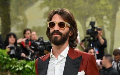 Nasljednik "kralja naočala" želi isplatiti obitelj i preuzeti carstvo vrijedno 100 milijardi eura