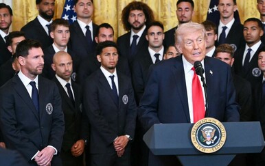 Bizarna scena iz Bijele kuće: Trump govorio o razaranju Irana ispred Messija