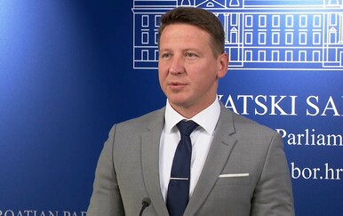 Zurovec se priklonio parlamentarnoj većini: Pratite njegovu izjavu