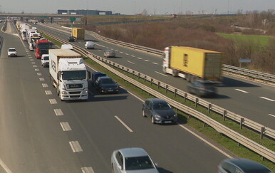 Država razmatra uvođenje naplate za kamione na državnim cestama