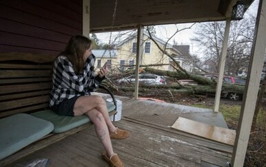 Više osoba poginulo nakon što je više tornada pogodilo SAD