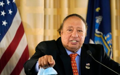 Milijarder, vlasnik benzinskih postaja i Trumpov prijatelj kaže da su poskupljenja zbog rata s Iranom privremena: "Izdržite jedan mjesec"