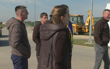 Mještani Kutjeva blokirali prilaz kompostani zbog nesnosnog smrada u naselju.