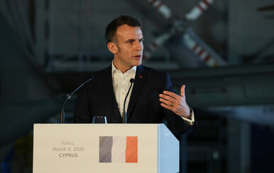 Aktivisti Greenpeacea upali na nuklearni samit u Francuskoj te prekinuli Macrona