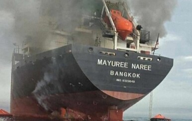 Pogođen tajlandski teretni brod