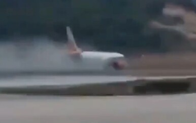 VIDEO Drama na letu, avion ostao bez kotača: Slijetanje je bilo dramatično