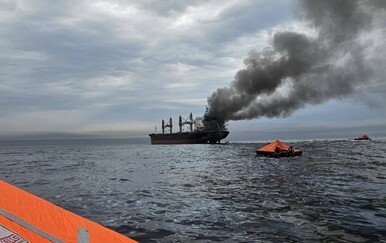 Napetosti rastu: Projektili pogodili tajlandski brod, objavljena snimka