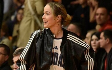 Antonija Mišura Sandrić na košarkaškoj utakmici s dječicom