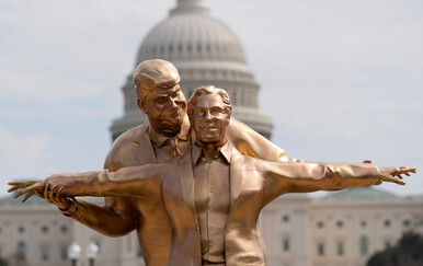 Nova skulptura Trumpa i Epsteina postavljena u Washingtonu