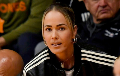 Antonija Mišura Sandrić u cargo hlačama i robusnim čizmama na košarkaškoj utakmici