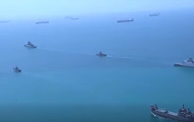 Iran objavio snimku svojih ratnih brodova, vjori se i ruska zastava: "Kontroliramo Hormuz"