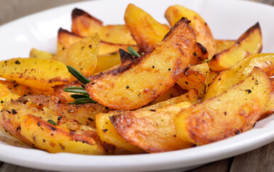 Kada ga solite? Trik uz koji ćete dobiti savršeno hrskav, a sočan krumpir