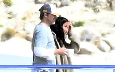 Brad Pitt uhvaćen na luksuznoj jahti: tijekom snimanja novog filma uživao u romantičnom predahu s djevojkom Ines de Ramon