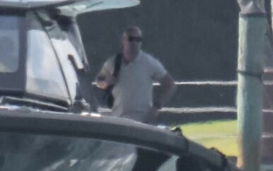 Pogledajte trenutak kada je Jeff Bezos helikopterom sletio na svoju jahtu