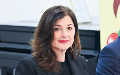 Sanja Musić Milanović u ljubičastim hlačama na 10. konferenciji o debljini