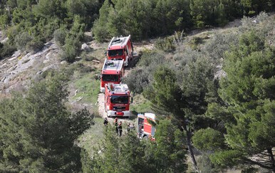 FOTO Požar u Dalmaciji: Na terenu 50 vatrogasaca, pomaže i kanader